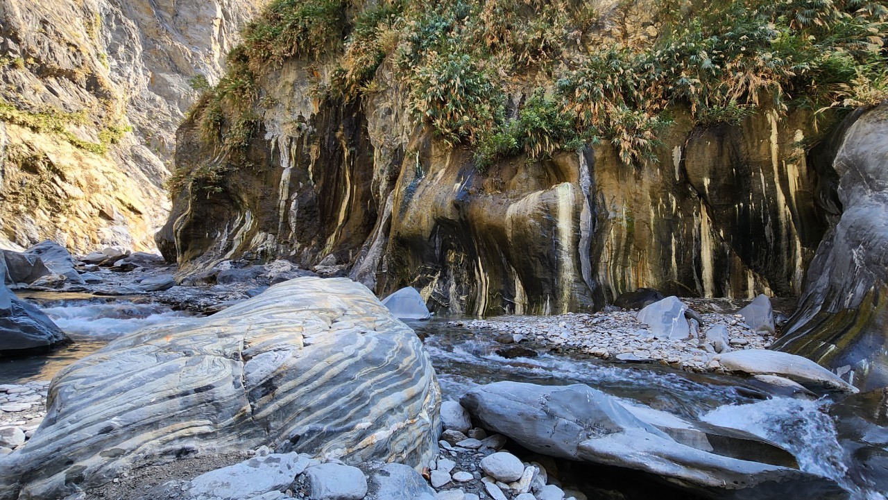 屏東,霧台,哈尤溪,溫泉,彩岩,魯凱族,原住民文化,自然景觀,山海戀單車