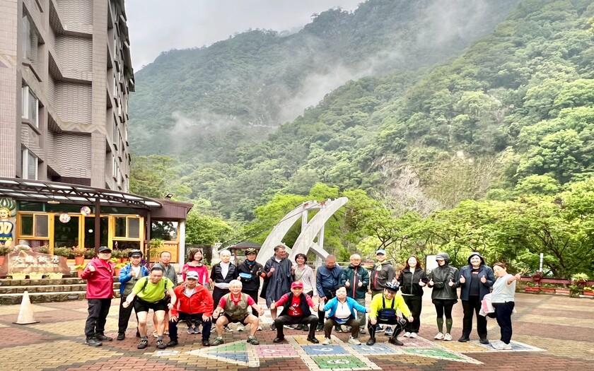 我很享受這次旅程,沿途風景如畫的太平洋海岸線,當地朋友們的友善熱誠,和慢活的生活態度,更深深感受到我們要活在當下... 我很享受這次旅程,沿途風景如畫的太平洋海岸線,當地朋友們的友善熱誠,和慢活的生活態度,更深深感受到我們要活在當下...