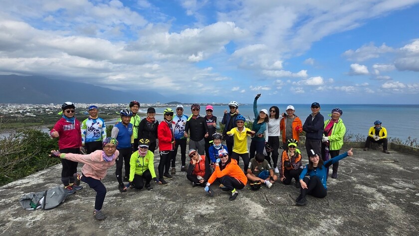 運動與健康,單車騎行,單車旅行,台灣車友,海外車友騎台灣,山海戀單車,花東南橫美景美食饗騎,單車看見台灣,精彩回顧,嶺頂沙丘,77高地,伊娜部落廚房,芭崎觀景台,豐濱天空步道,新社遺址