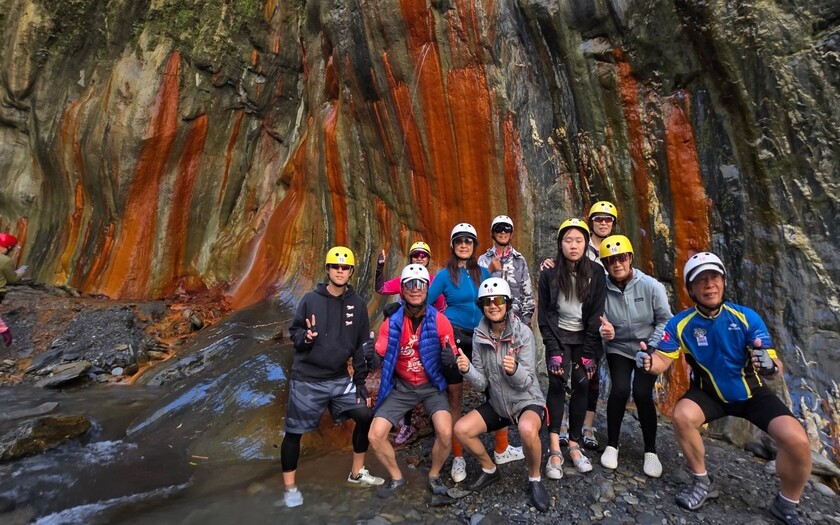 運動與健康,單車騎行,單車旅行,台灣車友,海外車友騎台灣,山海戀單車,哈尤溪溫泉彩岩,單車看見台灣,精彩回顧, 大武溫泉區,七彩岩壁