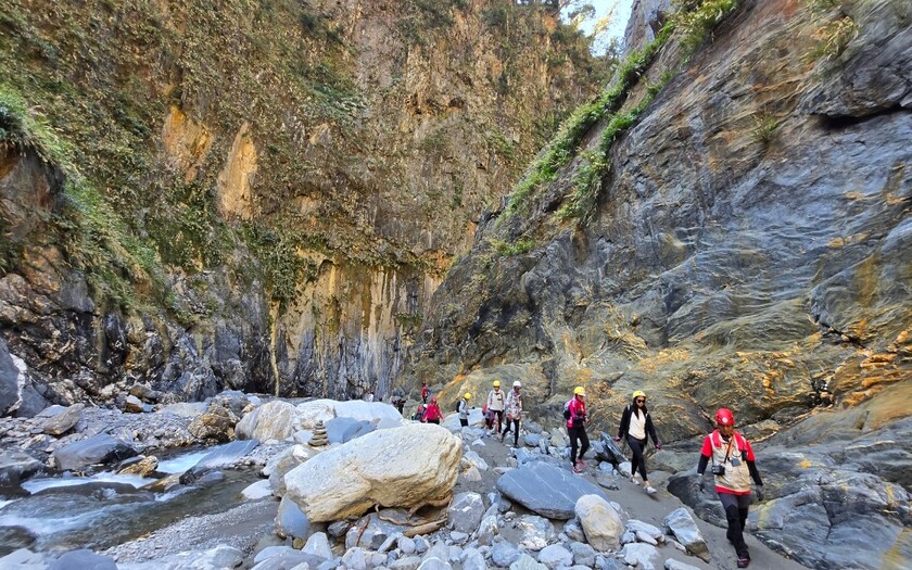 運動與健康,單車騎行,單車旅行,台灣車友,海外車友騎台灣,山海戀單車,哈尤溪溫泉彩岩,單車看見台灣,精彩回顧, 大武溫泉區,七彩岩壁