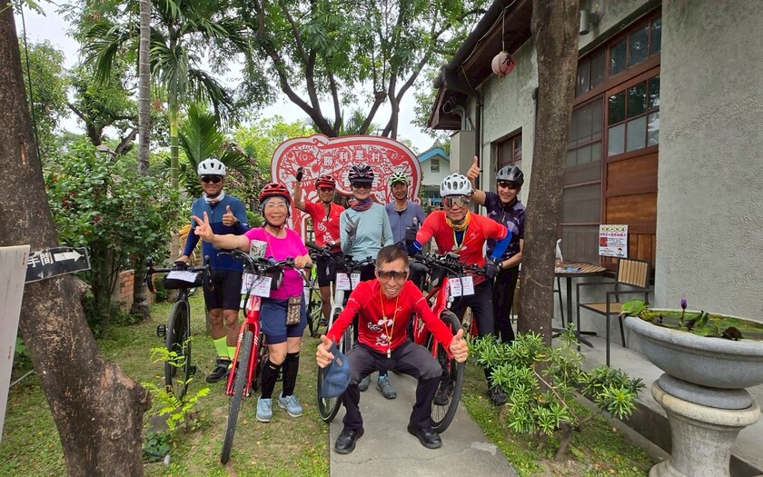 運動與健康,單車騎行,單車旅行,台灣車友,海外車友騎台灣,山海戀單車,台灣眷村文化,單車看見台灣,精彩回顧,金獅湖保安宮,澄清湖,三亭攬勝,屏東演武場,勝利星村創意生活園區,秋林牛乳大王,阿猴城東門