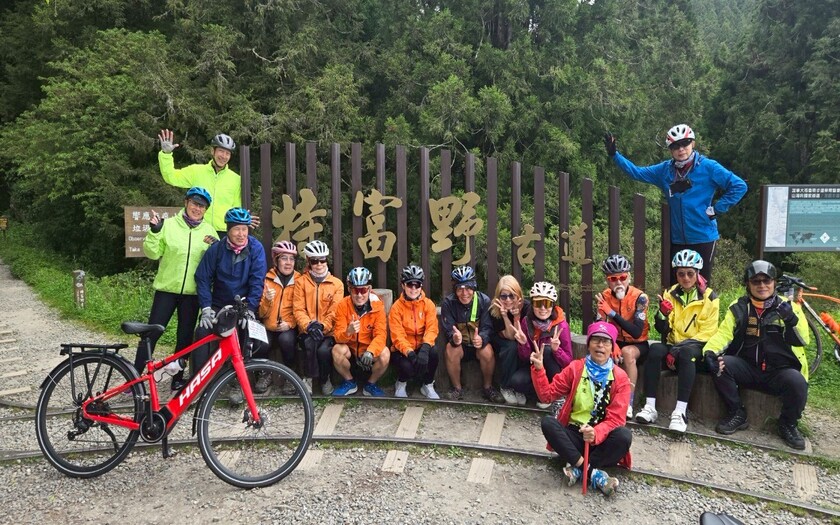 運動與健康,單車騎行,單車旅行,台灣車友,海外車友騎台灣,山海戀單車,台灣脊梁山脈新雙塔縱騎,剖地瓜,單車看見台灣,精彩回顧, 玉山觀景點,塔塔加夫妻樹,特富野古道,阿里山轉運站,迷糊步道,巃頭梅園樓飯店