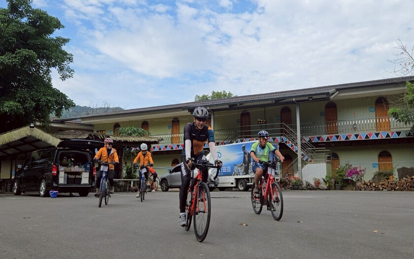 運動與健康,單車騎行,單車旅行,台灣車友,海外車友騎台灣,山海戀單車,台灣脊梁山脈新雙塔縱騎,剖地瓜,單車看見台灣,精彩回顧,福美吊橋,茶山部落,尼亞后蕯獵人學校,那瑪夏大峽谷,小林平埔族文物館,甲仙芋頭冰,旗山花鄉會館