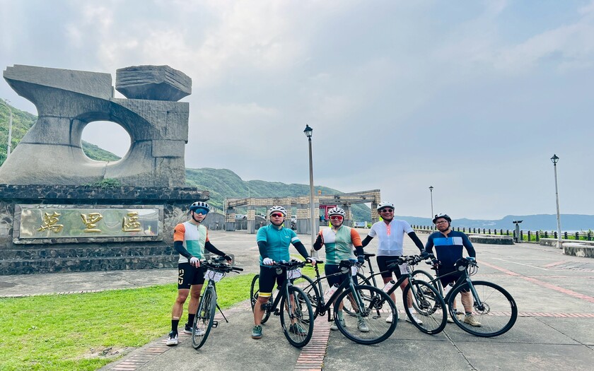 運動與健康,單車騎行,單車旅行,香港車友,海外車友騎台灣,山海戀單車,專案訂製,三貂富貴東北雙塔,單車看見台灣,精彩回顧,金沙灣海濱公園,龍洞岬步道,南雅奇岩,陰陽海,水湳洞十三層遺址,深澳漁港,潮境公園,基隆港,外木山海濱公園,湖海灣自行車道,萬里獅子公園,野柳地質公園,金山溫泉