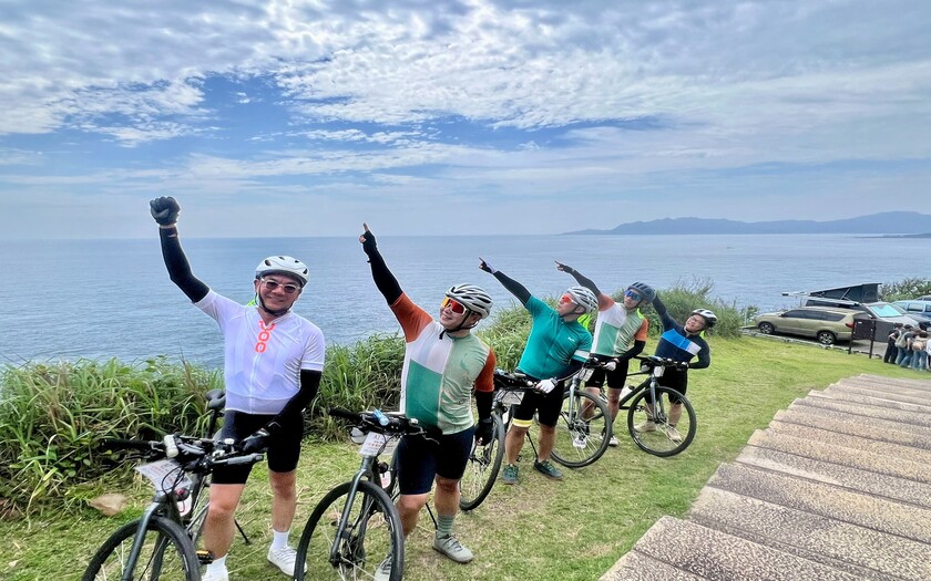 運動與健康,單車騎行,單車旅行,香港車友,海外車友騎台灣,山海戀單車,專案訂製,三貂富貴東北雙塔,單車看見台灣,精彩回顧,金沙灣海濱公園,龍洞岬步道,南雅奇岩,陰陽海,水湳洞十三層遺址,深澳漁港,潮境公園,基隆港,外木山海濱公園,湖海灣自行車道,萬里獅子公園,野柳地質公園,金山溫泉