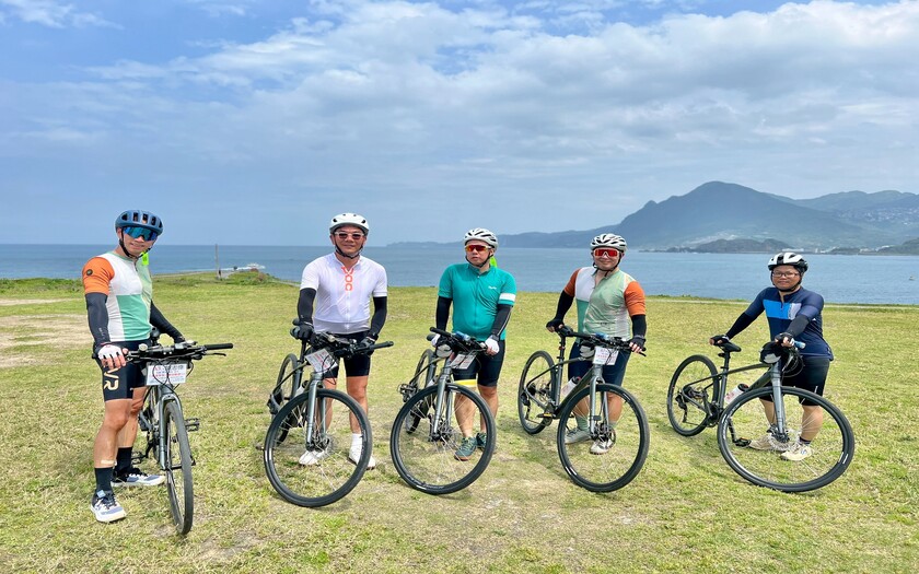 運動與健康,單車騎行,單車旅行,香港車友,海外車友騎台灣,山海戀單車,專案訂製,三貂富貴東北雙塔,單車看見台灣,精彩回顧,金沙灣海濱公園,龍洞岬步道,南雅奇岩,陰陽海,水湳洞十三層遺址,深澳漁港,潮境公園,基隆港,外木山海濱公園,湖海灣自行車道,萬里獅子公園,野柳地質公園,金山溫泉