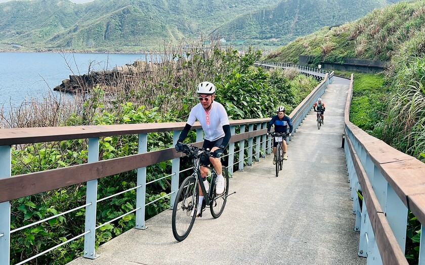 運動與健康,單車騎行,單車旅行,香港車友,海外車友騎台灣,山海戀單車,專案訂製,三貂富貴東北雙塔,單車看見台灣,精彩回顧,金沙灣海濱公園,龍洞岬步道,南雅奇岩,陰陽海,水湳洞十三層遺址,深澳漁港,潮境公園,基隆港,外木山海濱公園,湖海灣自行車道,萬里獅子公園,野柳地質公園,金山溫泉