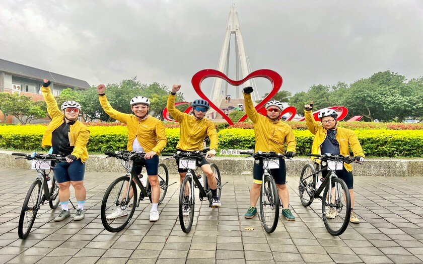 運動與健康,單車騎行,單車旅行,香港車友,海外車友騎台灣,山海戀單車,專案訂製,三貂富貴東北雙塔,單車看見台灣,精彩回顧,富貴角燈塔,燭台雙嶼,金山田園自行車道,麟山鼻自行車道,芝蘭公園海上觀景台,淡海情人橋
