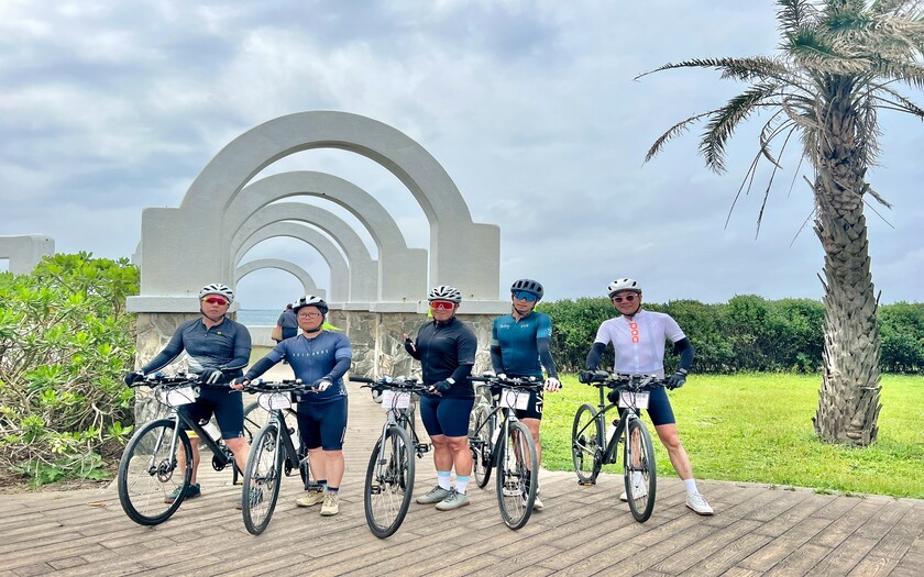 運動與健康,單車騎行,單車旅行,香港車友,海外車友騎台灣,山海戀單車,專案訂製,三貂富貴東北雙塔,單車看見台灣,精彩回顧,富貴角燈塔,燭台雙嶼,金山田園自行車道,麟山鼻自行車道,芝蘭公園海上觀景台,淡海情人橋