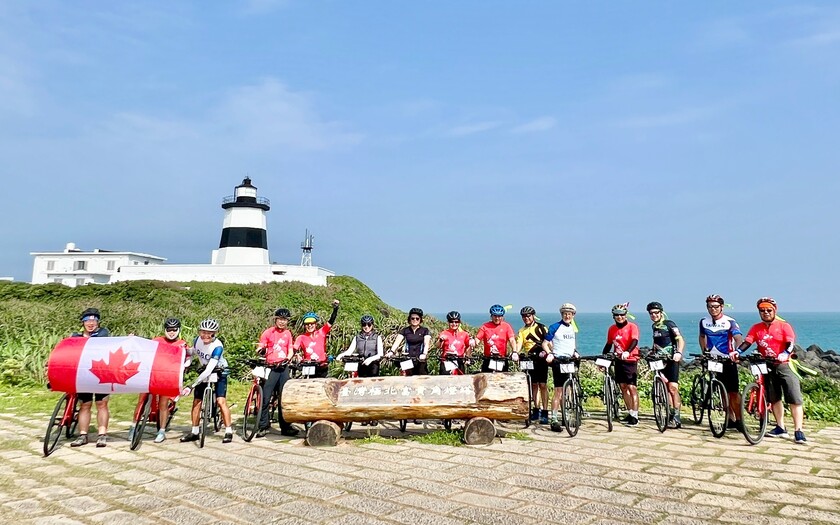 運動與健康,單車騎行,單車旅行,CyclingTaiwan,CyclingAdventure,CustomTourGroup,加拿大車友,海外車友騎台灣,山海戀單車,專案訂製,脊梁山脈新雙塔縱騎,剖地瓜,單車旅遊,自行車旅遊,富貴角燈塔,芝蘭海上觀景台,關渡大橋,成蘆橋下東西南北石,新月廣場,三峽五寮河