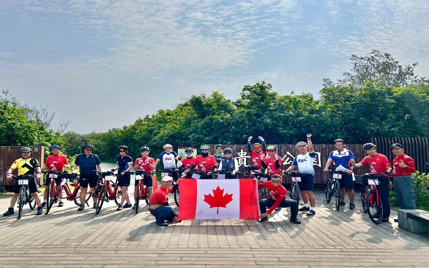 運動與健康,單車騎行,單車旅行,CyclingTaiwan,CyclingAdventure,CustomTourGroup,加拿大車友,海外車友騎台灣,山海戀單車,專案訂製,脊梁山脈新雙塔縱騎,剖地瓜,單車旅遊,自行車旅遊,富貴角燈塔,芝蘭海上觀景台,關渡大橋,成蘆橋下東西南北石,新月廣場,三峽五寮河