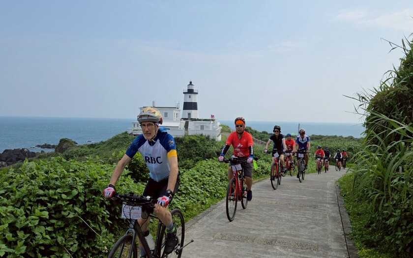 運動與健康,單車騎行,單車旅行,CyclingTaiwan,CyclingAdventure,CustomTourGroup,加拿大車友,海外車友騎台灣,山海戀單車,專案訂製,脊梁山脈新雙塔縱騎,剖地瓜,單車旅遊,自行車旅遊,富貴角燈塔,芝蘭海上觀景台,關渡大橋,成蘆橋下東西南北石,新月廣場,三峽五寮河