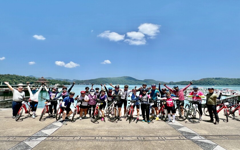 運動與健康,單車騎行,單車旅行,CyclingTaiwan,CyclingAdventure,CustomTourGroup,OverseasCyclistsInTaiwan,新加坡車友,海外車友騎台灣,山海戀單車,專案訂製,北進武嶺,日月潭,日月潭之旅,魚池福順宮,文武廟,九蛙疊像,農情莊園,小米紅茶豆花,向山遊客中心,CNN十大最美自行車道