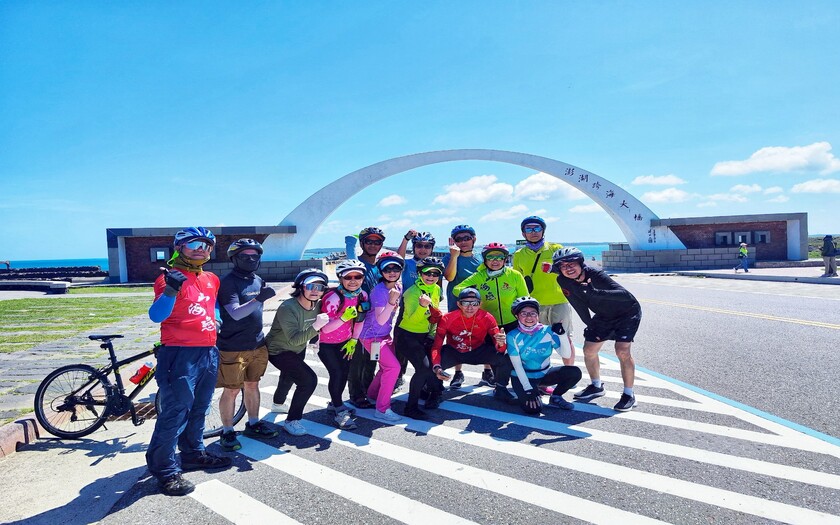 運動與健康,單車騎行,單車旅行,CyclingTaiwan,CyclingAdventure,單車看見台灣,BicycleTravel,花火鐵馬跳島趣,澎湖單車旅行,小門嶼鯨魚洞,西嶼東台古堡,大菓葉玄武岩,二崁聚落,通樑大古榕,跨海大橋,觀音亭,天后宮,四眼井