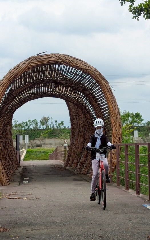 運動與健康,單車騎行,單車旅行,CyclingTaiwan,CyclingAdventure,單車看見台灣,天壇,烏山頭水庫,北極殿,麻豆碗粿,水晶教堂,井仔腳瓦盤鹽田,青鯤鯓生命之樹,國聖燈塔