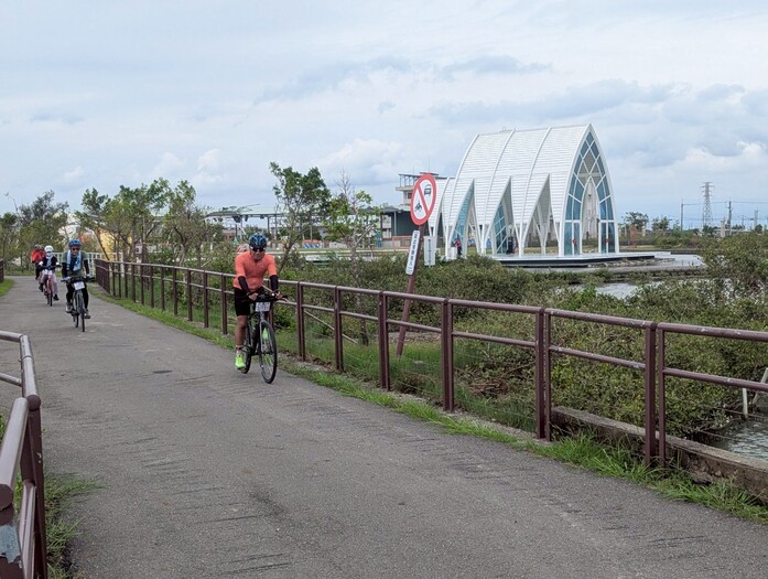 運動與健康,單車騎行,單車旅行,CyclingTaiwan,CyclingAdventure,單車看見台灣,天壇,烏山頭水庫,北極殿,麻豆碗粿,水晶教堂,井仔腳瓦盤鹽田,青鯤鯓生命之樹,國聖燈塔