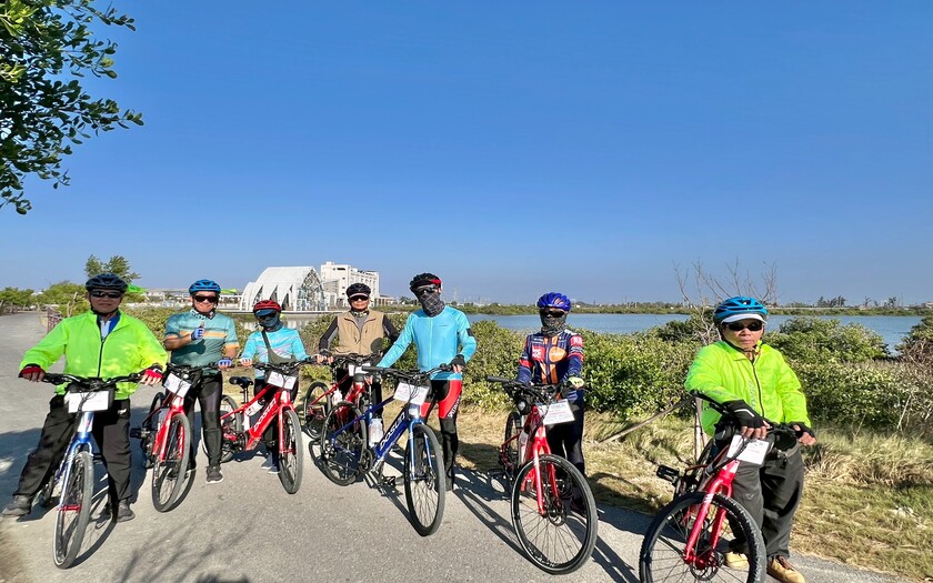 CyclingTaiwan,CyclingAdventure,單車看見台灣,台灣旅遊,單車騎行台灣,海外車友遊台灣,北門水晶教堂,井仔腳瓦盤鹽田,扇形鹽田,生命之樹,黑琵食堂,烏山頭水庫,麻豆總爺藝文中心,學甲慈濟宮,國聖燈塔,嘉南文化騎旅