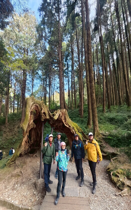 CyclingTaiwan,CyclingAdventure,單車看見台灣,台灣旅遊,單車騎行台灣,海外車友遊台灣,阿里山雙鐵,專案團,阿里山雙鐵,鐵道鐵馬,阿里山森林鐵路,祝山日出,祝山線,檜木列車,沼平車站,姊妹潭,受鎮宮,奮起湖便當