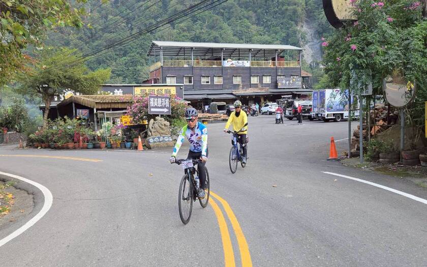 CyclingTaiwan,CyclingAdventure,單車看見台灣,台灣旅遊,單車騎行台灣,海外車友遊台灣,嘉南美景饗騎,跨年騎行,台3線333K,青雲瀑布,大埔孟宗竹炭窯,茶山部落,涼亭文化,手工黑糖,隙頂象山,巃頭