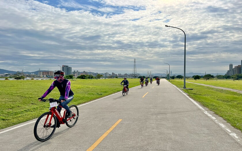 CyclingTaiwan,CyclingAdventure,單車看見台灣,台灣旅遊,單車騎行台灣,海外車友遊台灣,單車百岳,環小台灣,新月橋,八里左岸,西濱公路,白沙岬燈塔,新屋綠色走廊