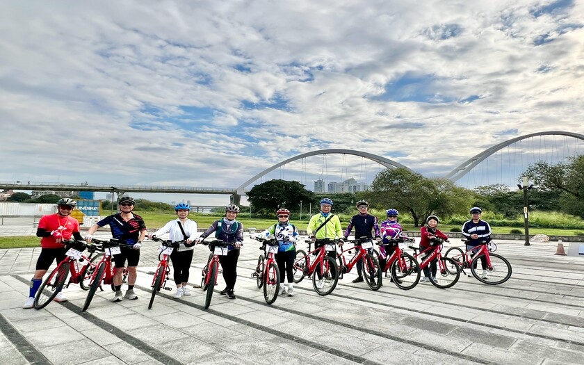 CyclingTaiwan,CyclingAdventure,單車看見台灣,台灣旅遊,單車騎行台灣,海外車友遊台灣,單車百岳,環小台灣,新月橋,八里左岸,西濱公路,白沙岬燈塔,新屋綠色走廊
