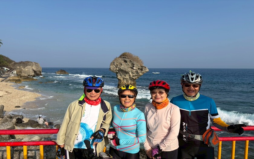   CyclingTaiwan,CyclingAdventure,單車看見台灣,台灣旅遊,單車騎行台灣,專案團,小琉球,花瓶岩,美人洞,山豬溝,烏鬼洞,白燈塔,萬金聖母聖殿,萬巒豬腳,biketour 生成這項資料的摘要  