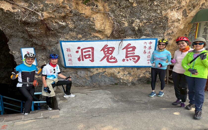 CyclingTaiwan,CyclingAdventure,單車看見台灣,台灣旅遊,單車騎行台灣,專案團,小琉球,花瓶岩,美人洞,山豬溝,烏鬼洞,白燈塔,萬金聖母聖殿,萬巒豬腳,biketour