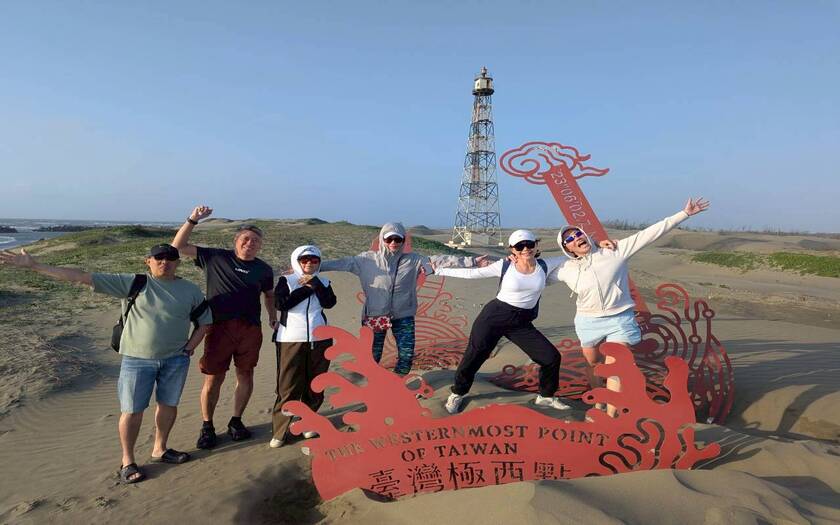 CyclingTaiwan,CyclingAdventure,單車看見台灣,台灣旅遊,單車騎行台灣,海外車友遊台灣,西拉雅國家風景區,總爺藝文中心,井仔腳瓦盤鹽田,生命之樹,國聖燈塔,黑面琵鷺保護區,黑琵食堂,biketour