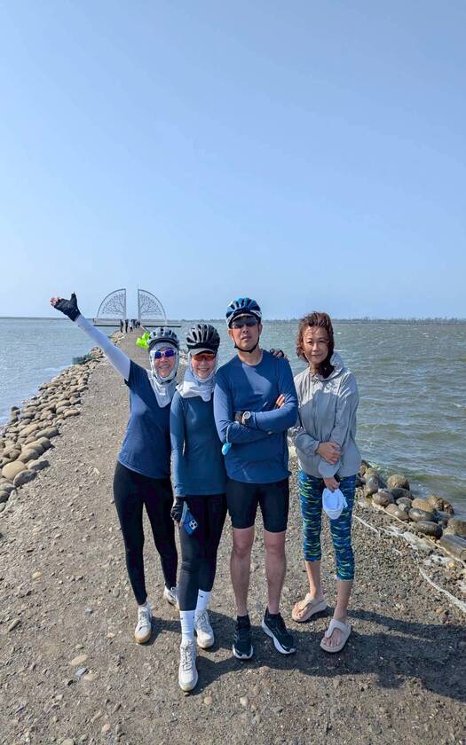 CyclingTaiwan,CyclingAdventure,單車看見台灣,台灣旅遊,單車騎行台灣,海外車友遊台灣,西拉雅國家風景區,總爺藝文中心,井仔腳瓦盤鹽田,生命之樹,國聖燈塔,黑面琵鷺保護區,黑琵食堂,biketour