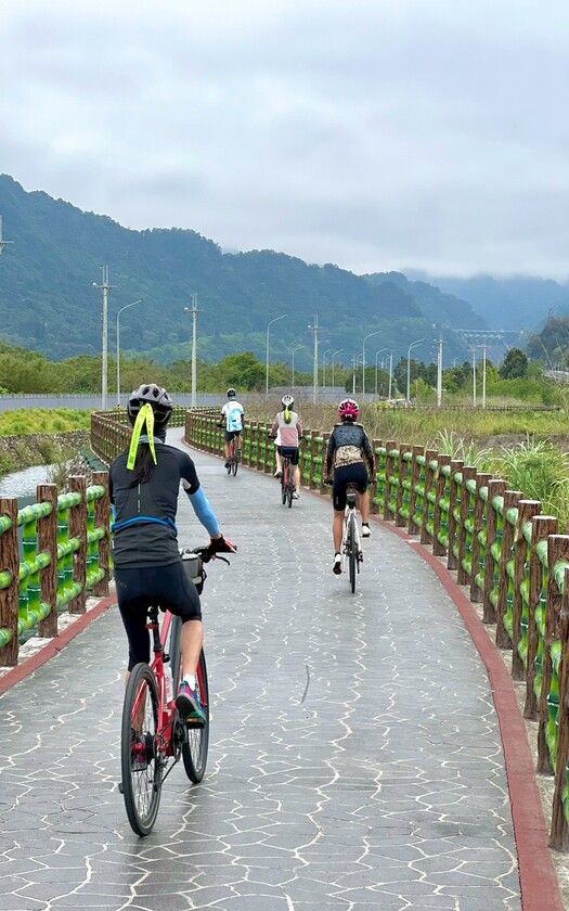 CyclingTaiwan,CyclingAdventure,單車看見台灣,台灣旅遊,海外車友騎台灣,新月橋,三鶯龍窯橋,三坑自然生態公園,關西仙草,新埔老街,劉氏雙堂