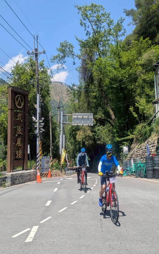 CyclingTaiwan,CyclingAdventure,單車看見台灣,台灣旅遊,海外車友騎台灣,脊梁山脈雙塔,剖地瓜,思源埡口,梨山賓館,中央山脈,單車人的浪漫,山路挑戰,海外車友騎台灣,山海戀單車,biketour