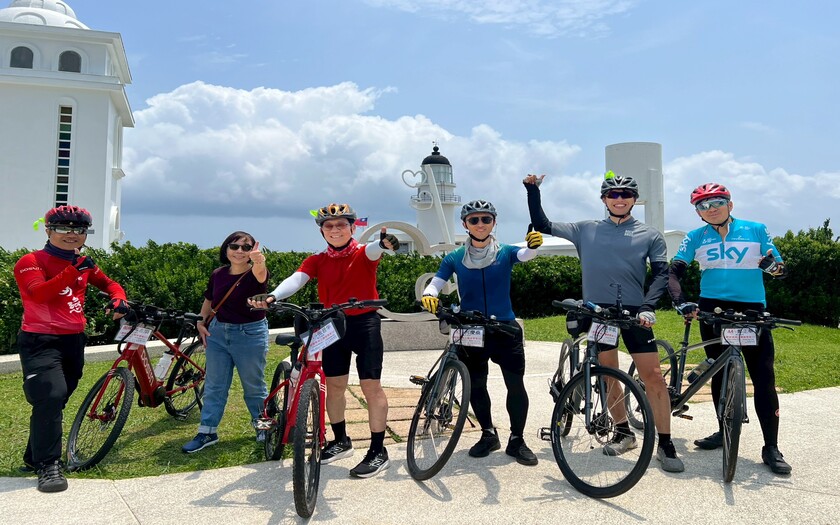 CyclingTaiwan,CyclingAdventure,單車看見台灣,台灣旅遊,海外車友騎台灣,東北角雙塔, 三貂角燈塔,舊草嶺隧道,福隆便當,龍門大橋,貢寮車站,梅竹蹊自行車道