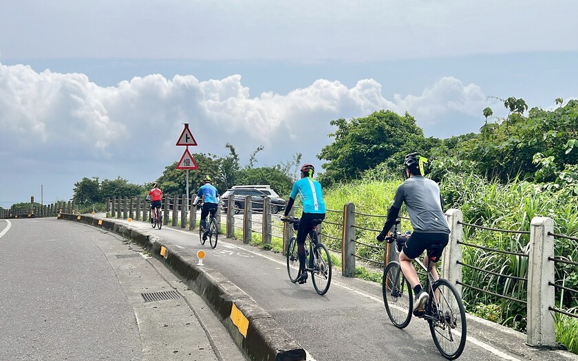 CyclingTaiwan,CyclingAdventure,單車看見台灣,台灣旅遊,海外車友騎台灣,東北角雙塔, 三貂角燈塔,舊草嶺隧道,福隆便當,龍門大橋,貢寮車站,梅竹蹊自行車道