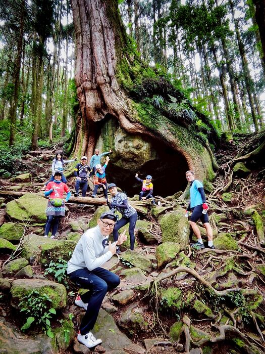 CyclingTaiwan,CyclingAdventure,單車看見台灣,台灣旅遊,biketour,海外車友騎台灣,阿里山新雙鐵,鐵馬鐵道,阿里山林業鐵路,奮起湖,迷糊步道,十字路車站,二萬坪車站,樹抱石,抱石巨木,夫妻神木,阿里山車站,沼平車站,水山神木,水山神木療癒步道,阿里山國家森林遊樂區,紅檜神木,祝山日出,台灣單車旅行,阿里山騎旅