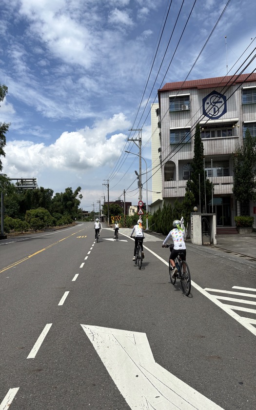 CyclingTaiwan,CyclingAdventure,單車看見台灣,台灣旅遊,biketour,專案團,小鐵人探險隊,小鐵人環島,單車環島,環島壯遊蘇花9日,善化,枋寮,新化老街,新化武德殿,大目降文化園區,關廟,岡山,鳥松布農餐廳,萬大大橋,高屏溪,潮州燒冷冰,冷熱冰,佳冬戰備跑道,枋客文旅,活蟹之家,蒸籠海鮮,親子單車旅行,兒童單車環島,台灣單車旅行