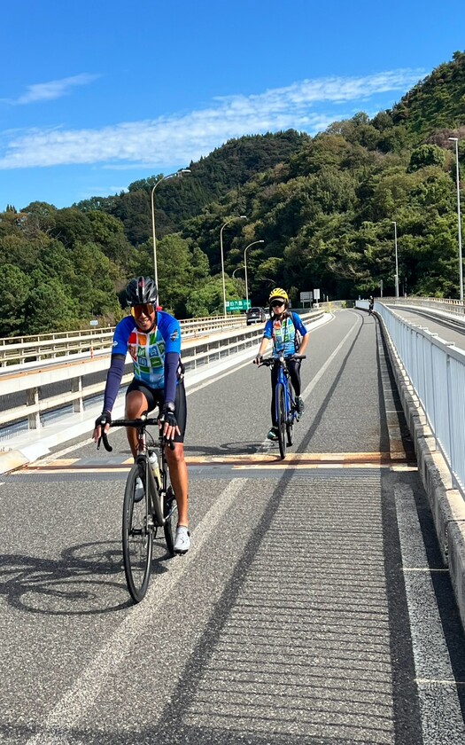 山海戀車友D11騎行島波海道騎往大三島領取紀念環路途上。