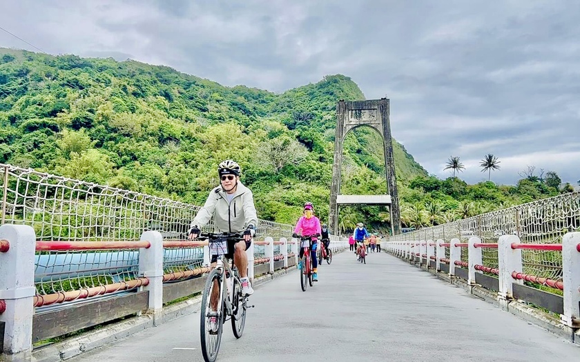 運動與健康,單車騎行,單車旅行,新加坡車友,專案訂製行程,海外車友騎台灣,花東山海大地藝術踩風,山海戀單車,單車看見台灣,山海戀車友故事